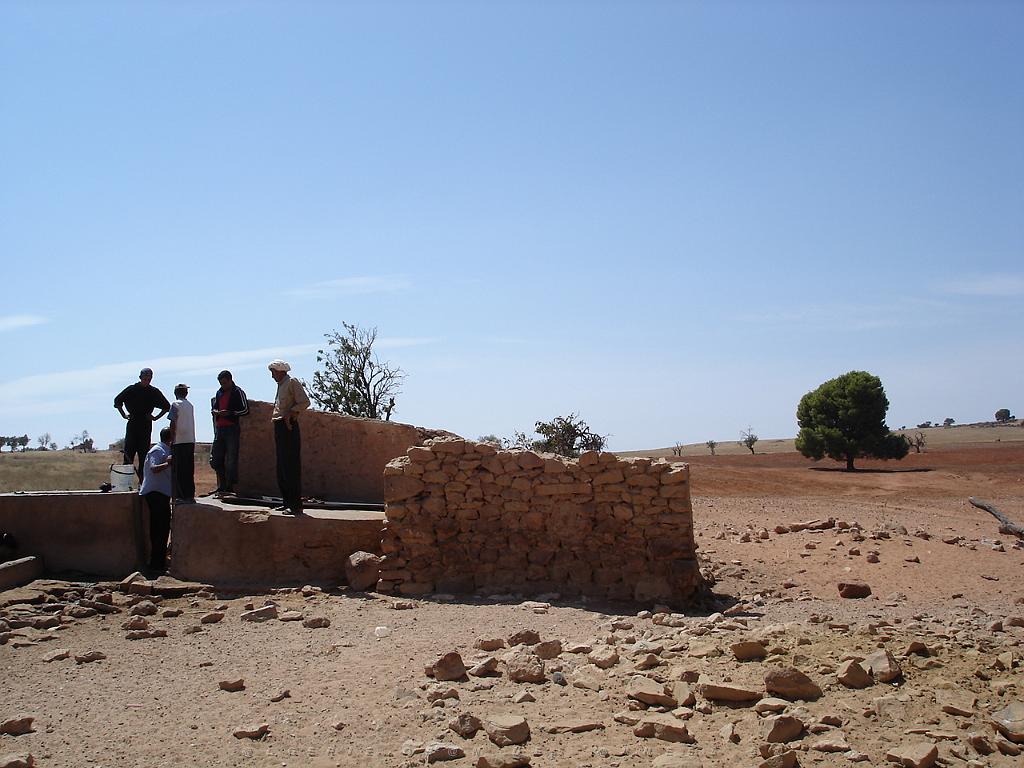 ZEGLA LA FERME FAKROUNIA 2006 LA FERME 08 LE PUIT.JPG -                                